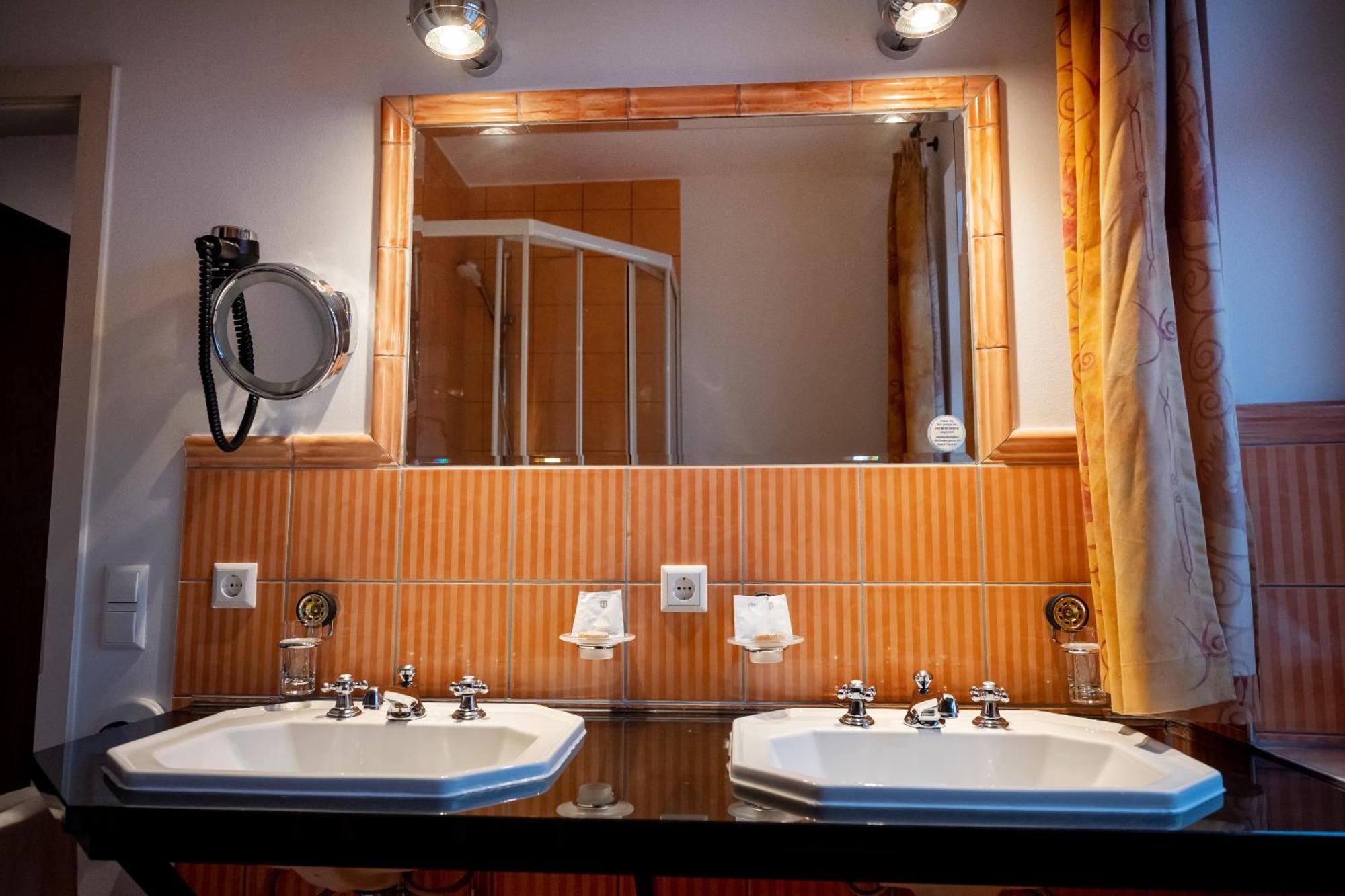 Motorworld Inn Warthausen Dış mekan fotoğraf