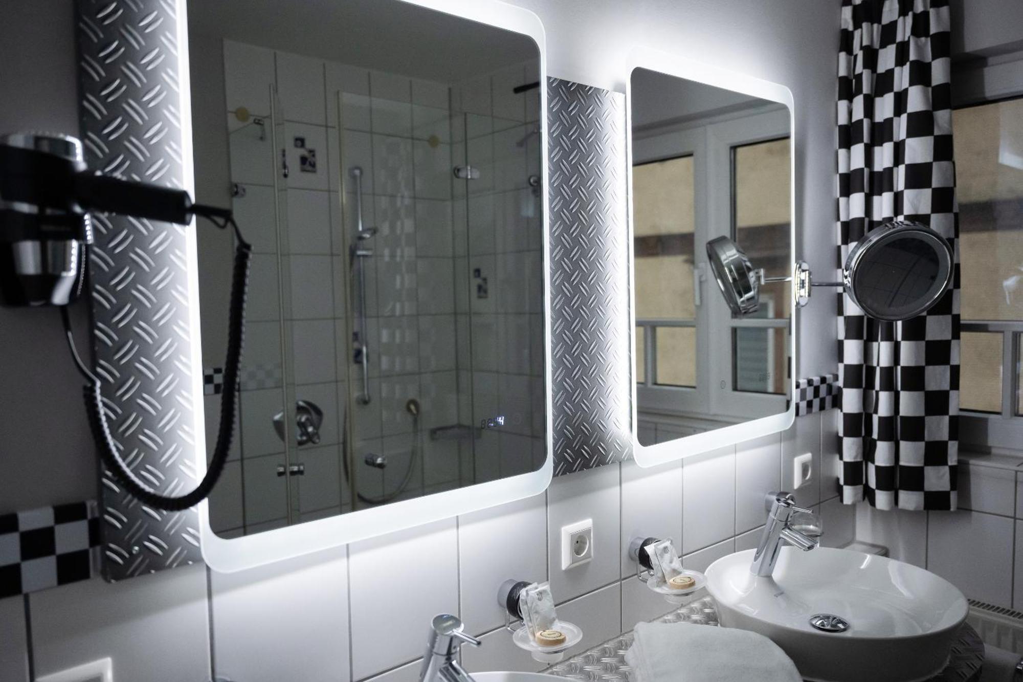 Motorworld Inn Warthausen Dış mekan fotoğraf